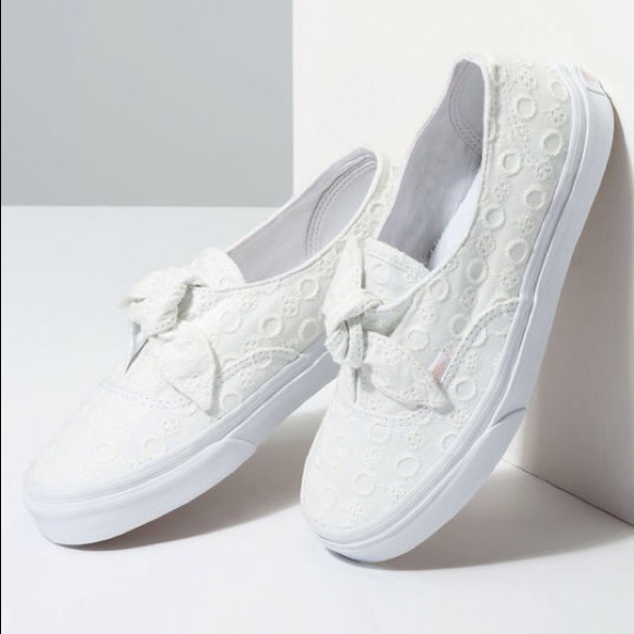authentic knotted vans